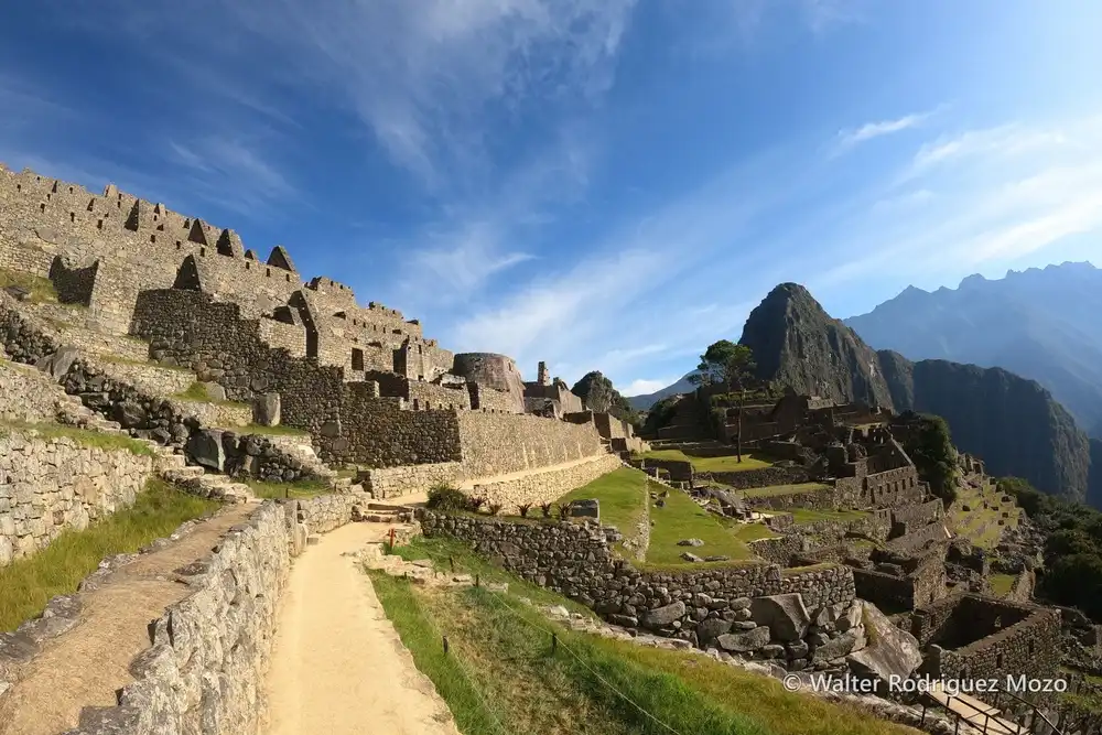 The path along the upper terraces into the citadel.